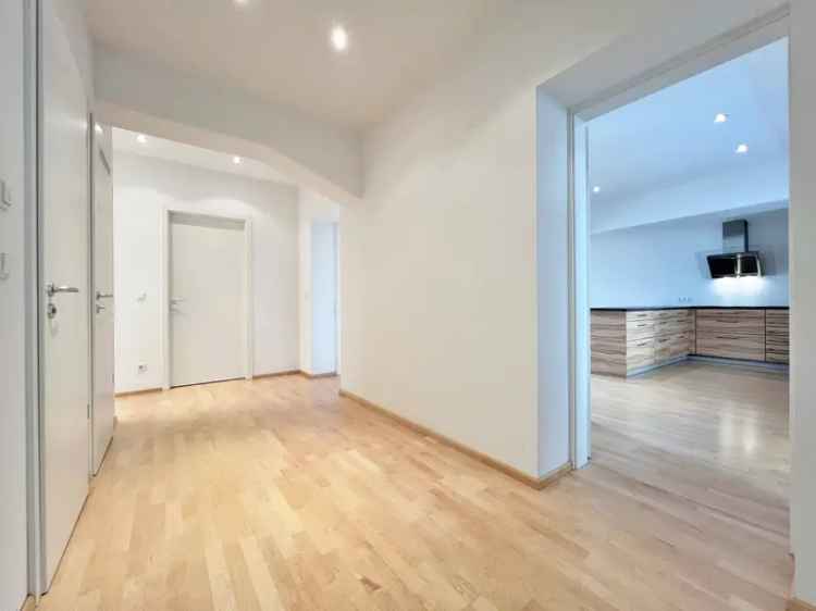 Zeit für das Wesentliche: Sonnige Loft-Wohnung mit gehobener Ausstattung in zentraler, ruhiger Innenhoflage! Kurze Wege zu Deinen Zielen!
