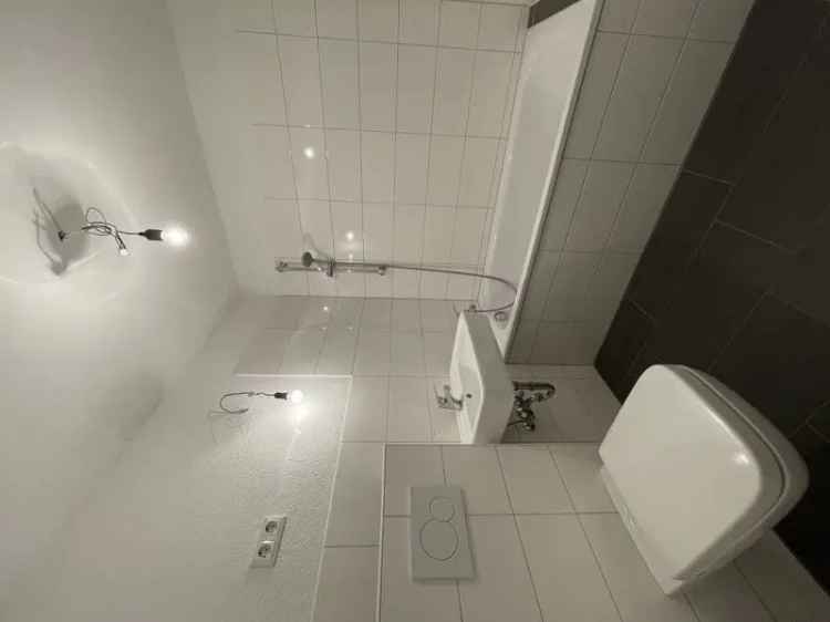 Unter´m Dach Juché ! Interessante Singlewohnung - einzugsbereit renoviert !