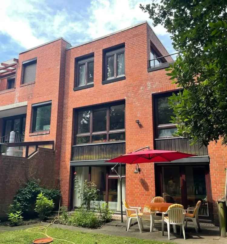 *** NEU – Endreihen – „Stadthaus“ mit 5 Zimmern und großem Grundstück in schöner Lage ***