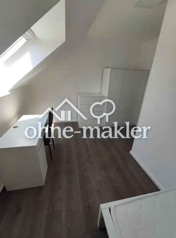 4-Zimmer Wohnung möbliert – geeignet für eine WG mit Balkon