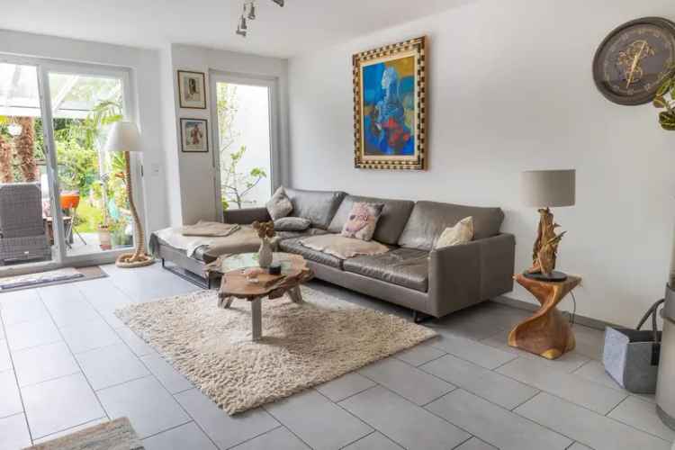 U72-Anbindung Haus mit Pool auf Privatstraße in direkter Wald- und Parklage