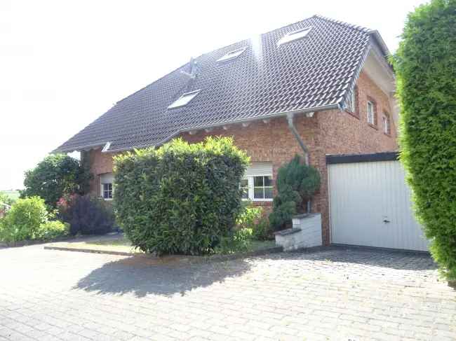 Zweifamilienhaus 235m² 9 Zimmer 2 Garagen Massivbauweise 1997