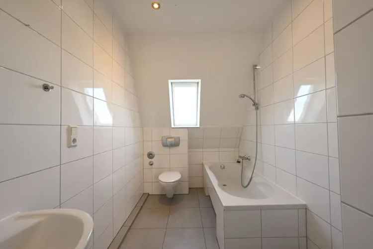 Wunderschöne 3-Raum Maisonette-Wohnung, komplett renoviert, zentral im Südostviertel, ab sofort frei