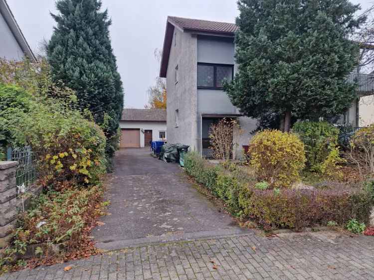 Zweifamilienhaus mit Garage