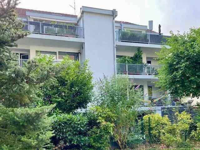 Moderne 3 Zimmerwohnung mit zwei Balkonen in Düsseldorf-Unterbach