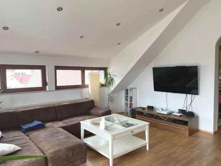 "Ideal für Familien - Helle 4,5-Zi.-DG-Wohnung mit Balkon in Wolfschlugen"