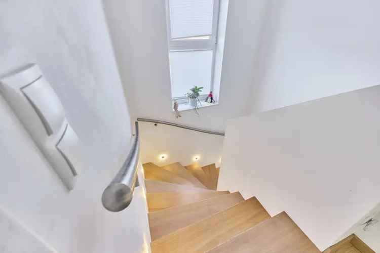 Stadtvilla mit Pool  143m²  489m² Grundstück  Neubau