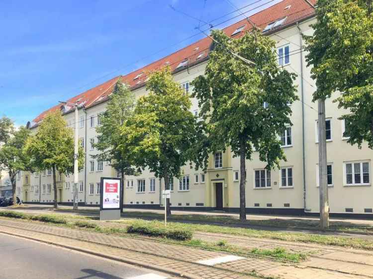 Neu sanierte 2 Zimmerwohnung im Dachgeschoss mit Balkon