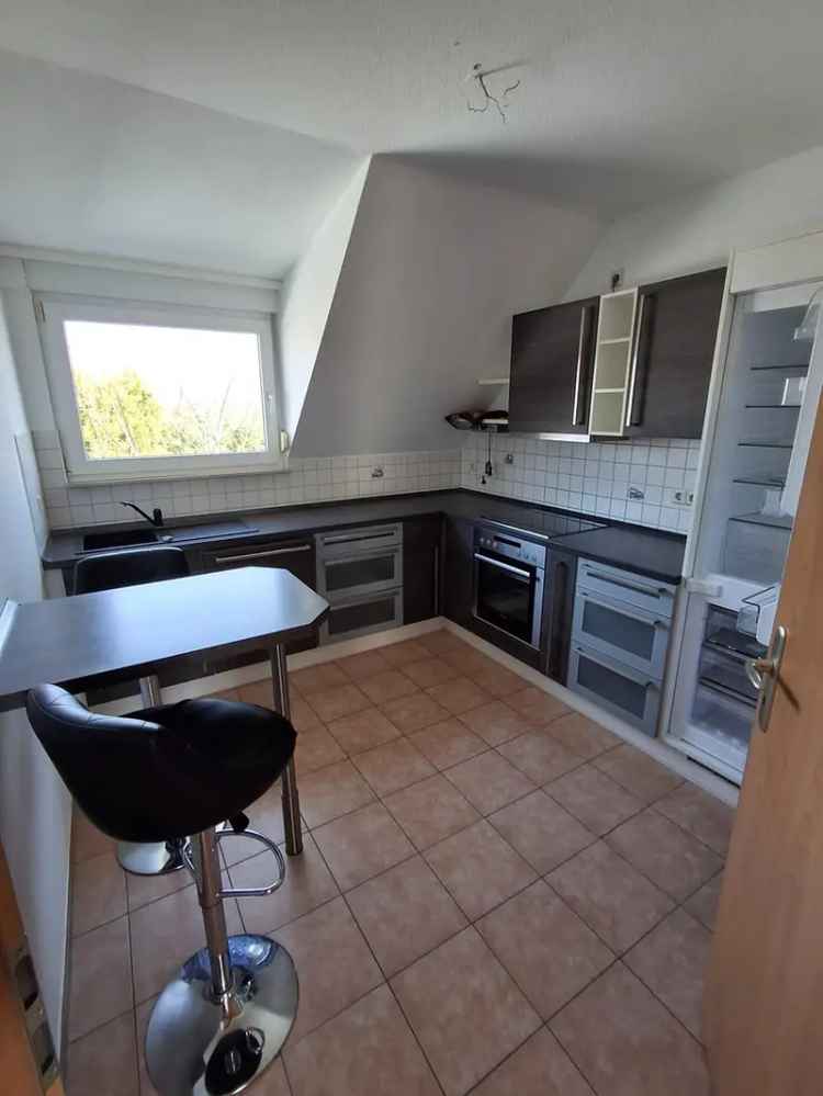 3-Raum Wohnung im OG/DG mit Einbauküche, Balkon und Stellplatz