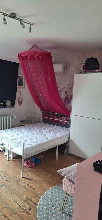 Schöne 5 Zimmer Wohnung über zwei Etagen mit Terrasse