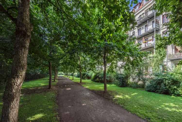 5-Zimmer-Wohnung im Grünen mit Balkon und Stellplatz in Leipzig