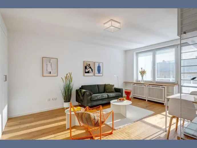 Möbliert: Lichtdurchflutetes Apartment mit Design-Ambiente