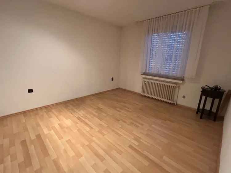 Helle 3 Zimmer Wohnung mieten in einem gepflegten Mehrfamilienhaus