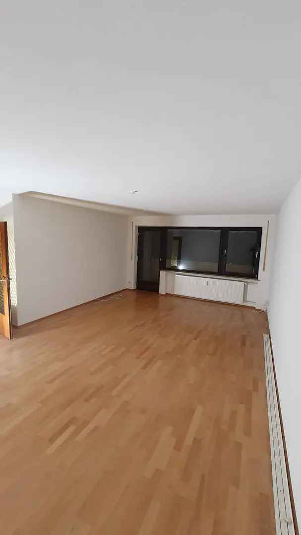 3-Zimmer Wohnung; Fenster in allen Räumen, 1.OG, Südbalkon