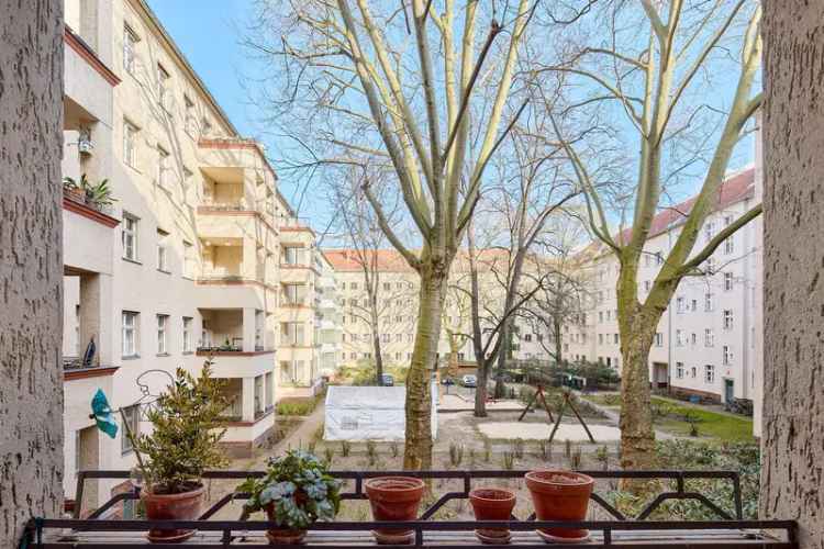 2 Zimmer Wohnung Charlottenburg Altbau Dielenboden Balkon Keller