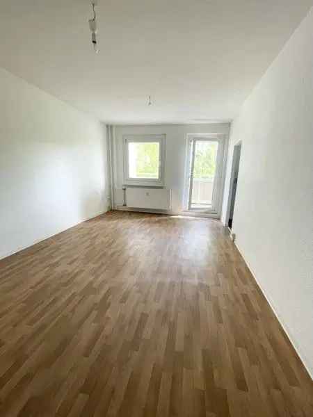 Aktuelle Renovierung einer herrlichen 3-Zimmer-Wohnung mit Balkon!