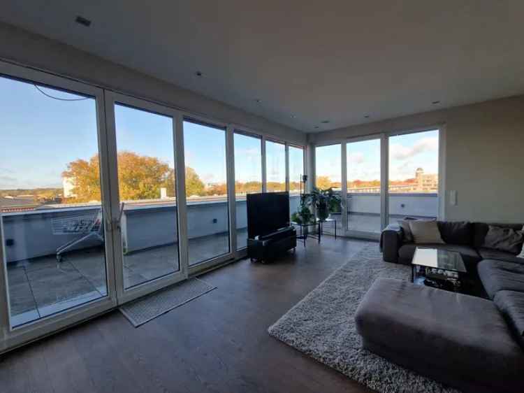 Penthouse mit großer Süd-Terrasse über den Dächern von Hamburg-Barmbek