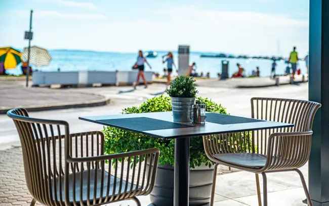 Stilvolles Cafe und Restaurant in der Nähe zum Schlachtensee