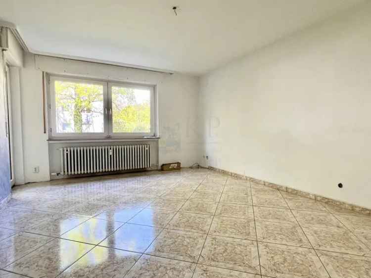 SCHWANHEIM: SCHÖNE 3 ZIMMER WOHNUNG MIT LOGGIA IM HOCHPARTERRE