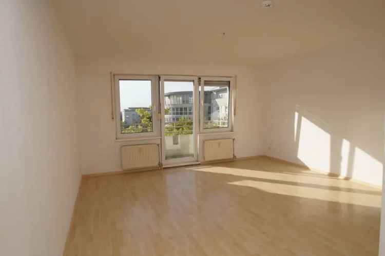 Große und Helle 2-Zimmer-Wohnung in ruhiger Lage