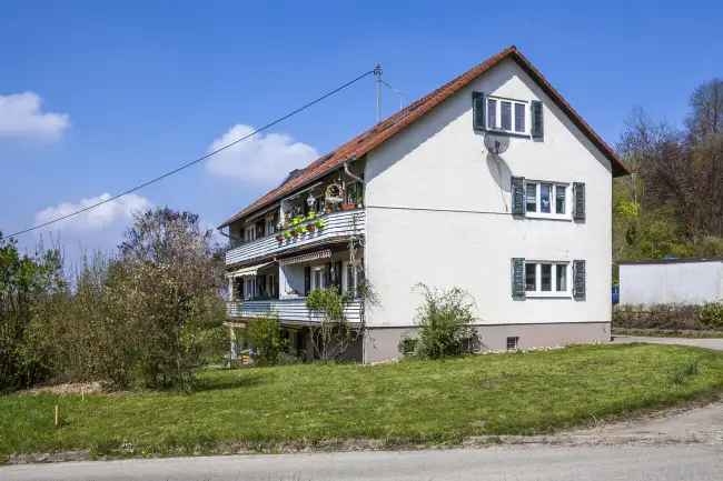 Schliengen: 4 Zi. Wohnung im Grünen inkl. Büro-/Gästezimmer und kleiner Landwirtschaftsfläche