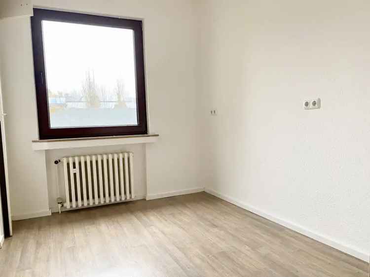 Lichtdurchflutete 3,5 Zimmer Wohnung, 1. OG, gepfl. 6 FH, zentr. Lage, Parkettboden