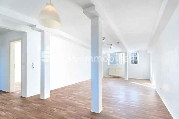 Helle Dachgeschosswohnung mit tollem Blick in Uninähe!