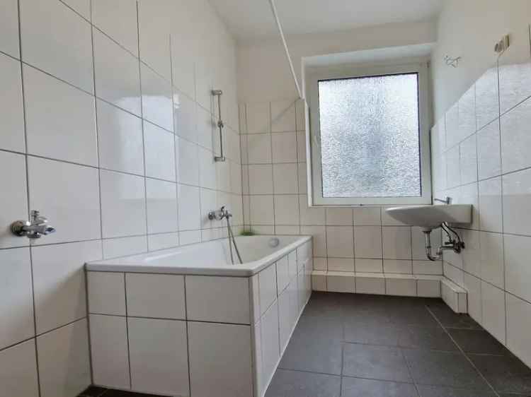 Renovierte 2-Zimmer-Wohnung in ruhiger Gegend - Duisburg-Beeckerwerth!