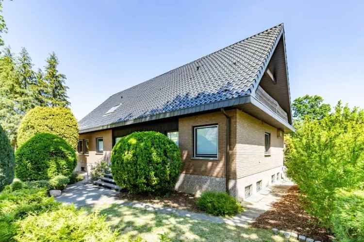 **Familienparadies: Großzügiges Einfamilienhaus auf idyllischem Grundstück**